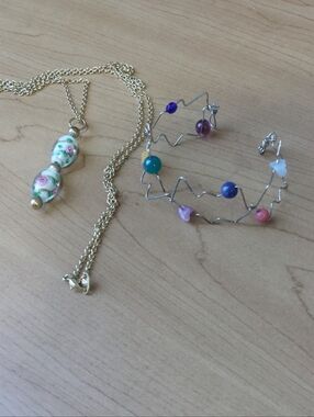 Posh Show Gold-Tone Floral Bead Pendant Necklace - White and Pink